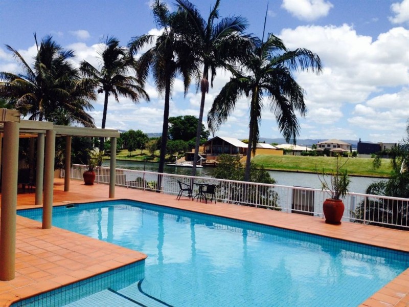 54 River Crescent, Broadbeach Waters QLD 4218