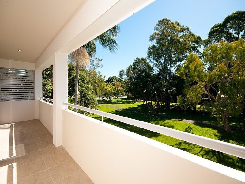 3/8 Echlin Street, Labrador QLD 4215