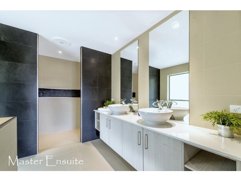 22 Port Drive, Mermaid Waters QLD 4218