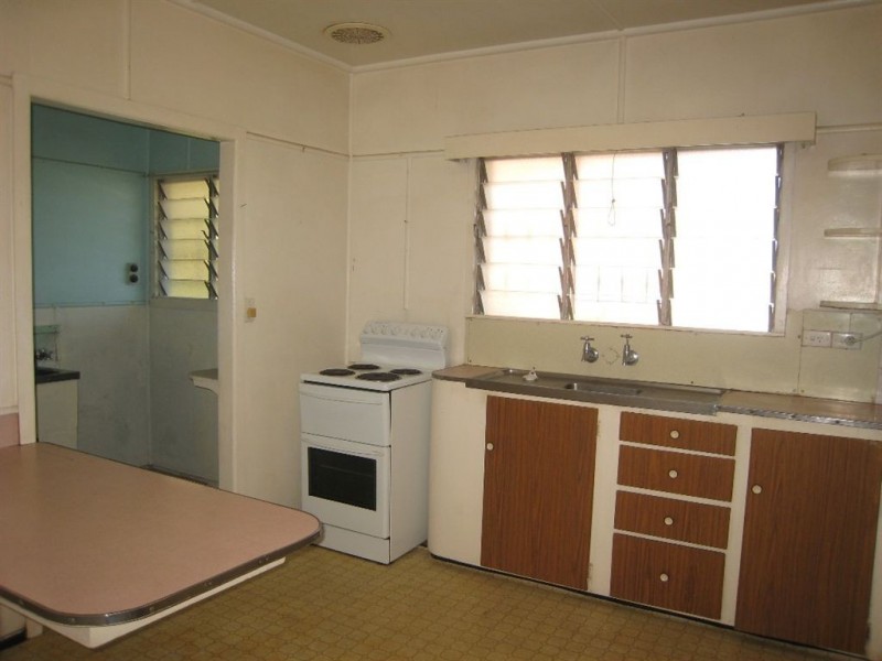 65 Eugaree Street, Southport QLD 4215