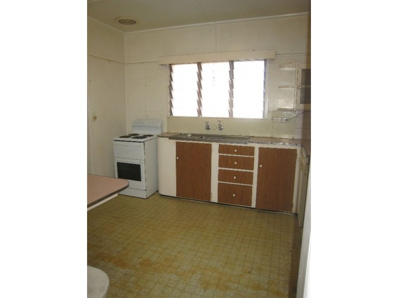 65 Eugaree Street, Southport QLD 4215