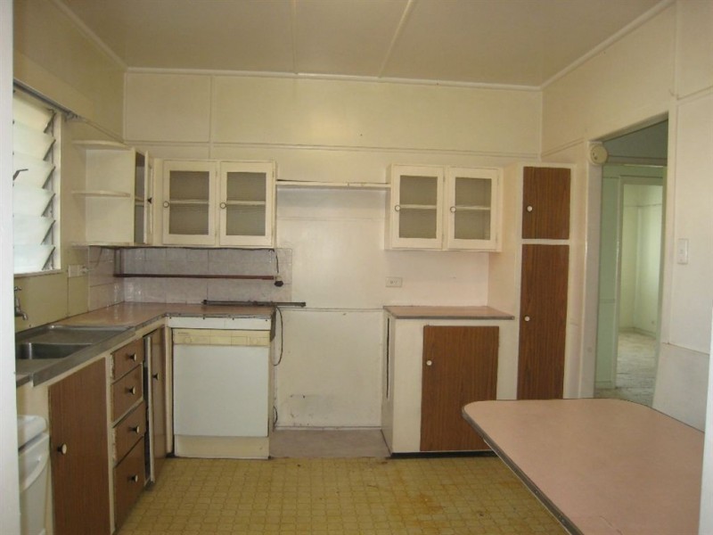 65 Eugaree Street, Southport QLD 4215