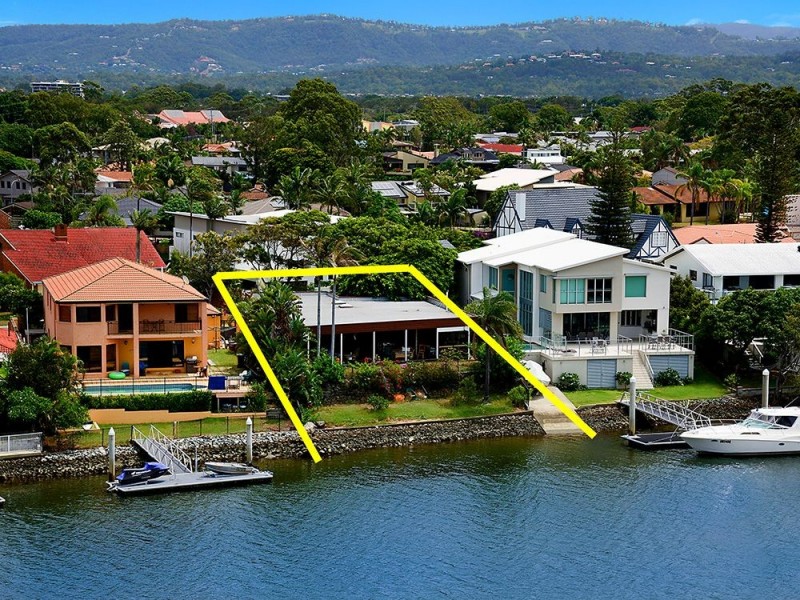 33 Conifer Crescent, Broadbeach Waters QLD 4218