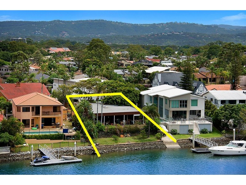 33 Conifer Crescent, Broadbeach Waters QLD 4218