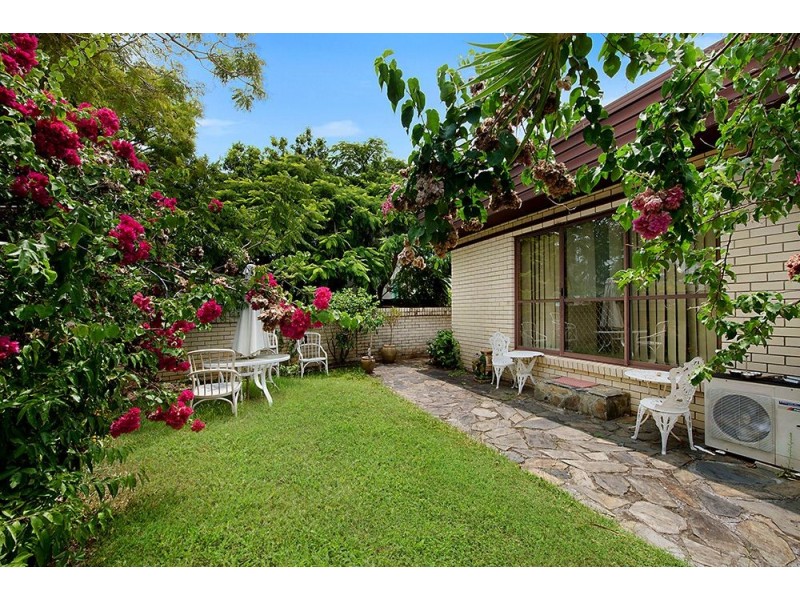 33 Conifer Crescent, Broadbeach Waters QLD 4218