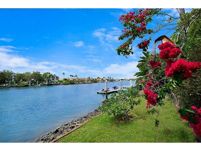 33 Conifer Crescent, Broadbeach Waters QLD 4218
