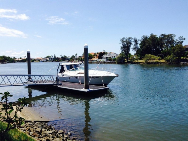 33 Conifer Crescent, Broadbeach Waters QLD 4218