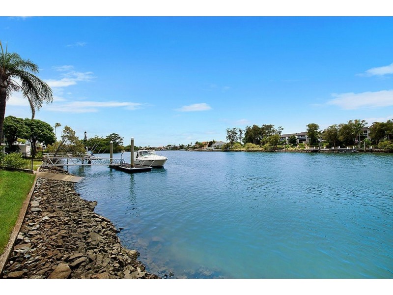 33 Conifer Crescent, Broadbeach Waters QLD 4218