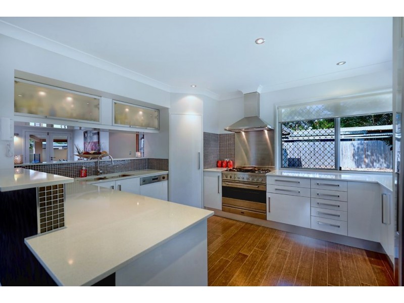 4 Sophie Avenue, Broadbeach Waters QLD 4218