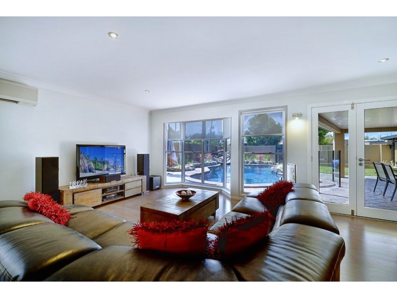 4 Sophie Avenue, Broadbeach Waters QLD 4218