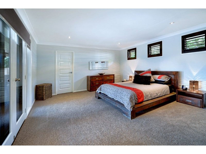 4 Sophie Avenue, Broadbeach Waters QLD 4218