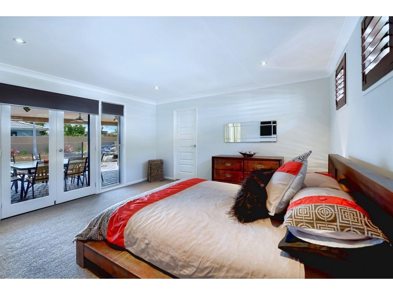 4 Sophie Avenue, Broadbeach Waters QLD 4218