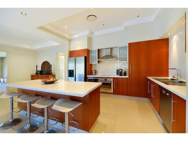 32 Compass Court, Mermaid Waters QLD 4218