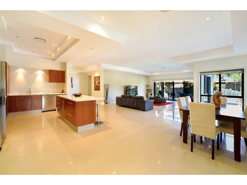 32 Compass Court, Mermaid Waters QLD 4218