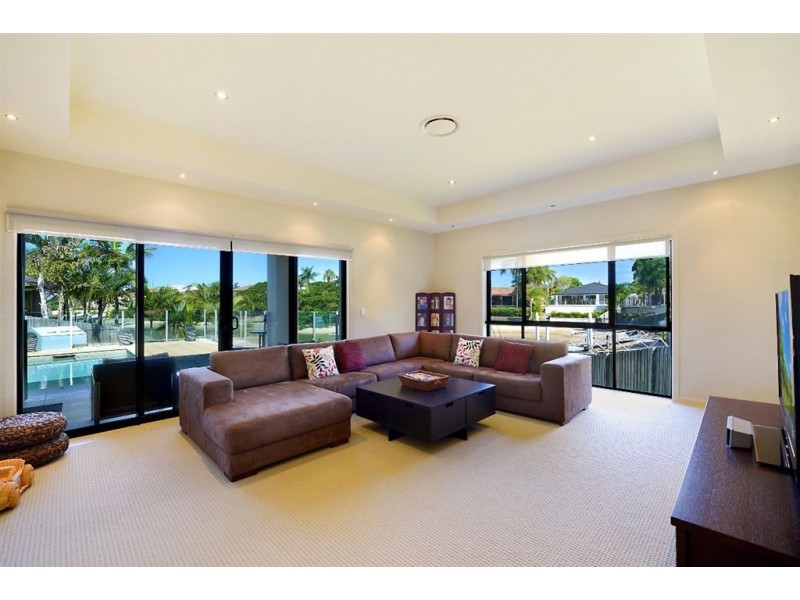 32 Compass Court, Mermaid Waters QLD 4218