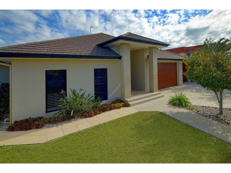 32 Compass Court, Mermaid Waters QLD 4218