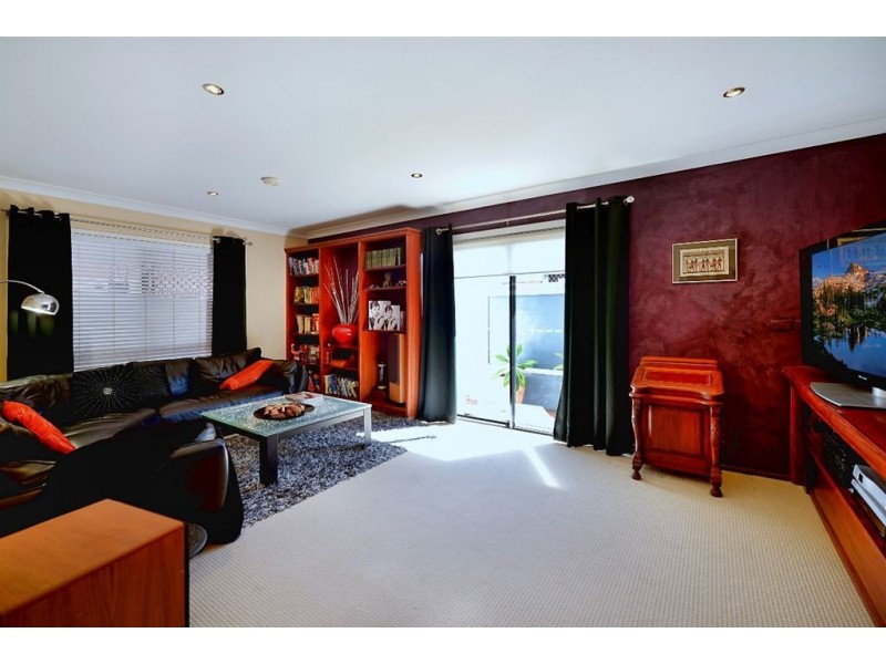 79 Amalfi Drive, Isle Of Capri QLD 4217