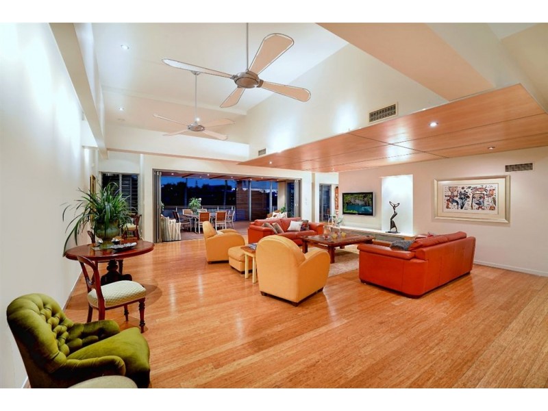 58 Sophie Avenue, Broadbeach Waters QLD 4218