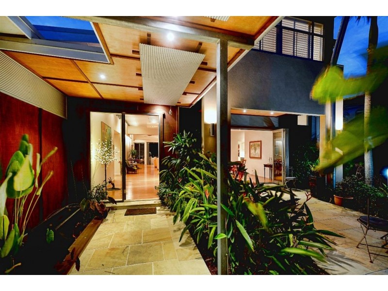 58 Sophie Avenue, Broadbeach Waters QLD 4218