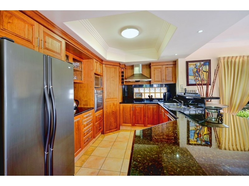 9 Little Hampton Court, Arundel QLD 4214