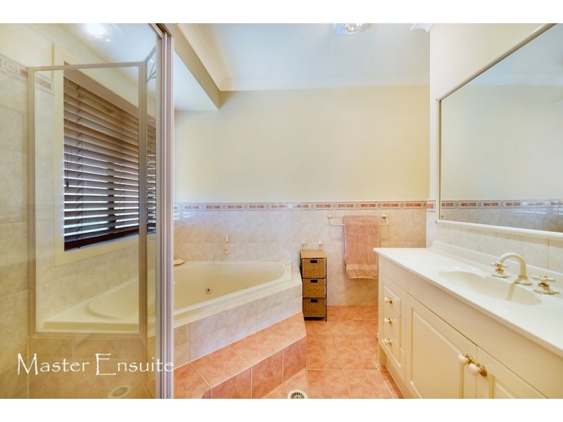 9 Little Hampton Court, Arundel QLD 4214