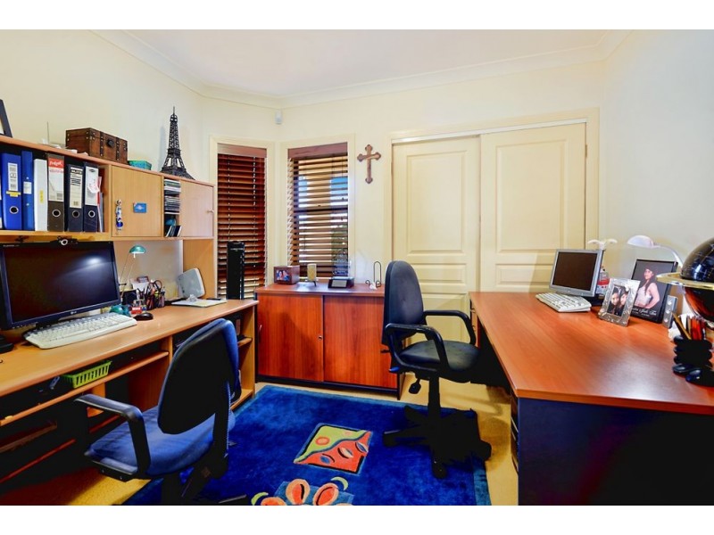 9 Little Hampton Court, Arundel QLD 4214