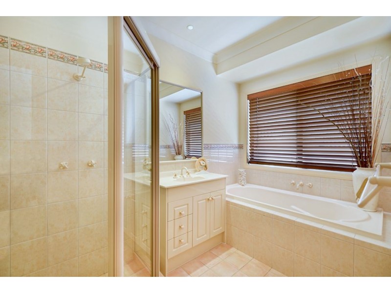 9 Little Hampton Court, Arundel QLD 4214