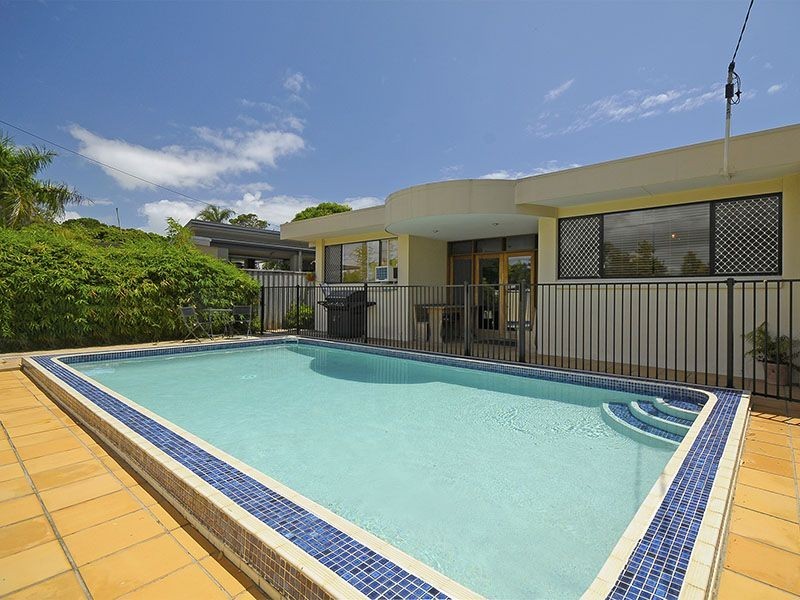 76 Savoy Drive, Broadbeach Waters QLD 4218