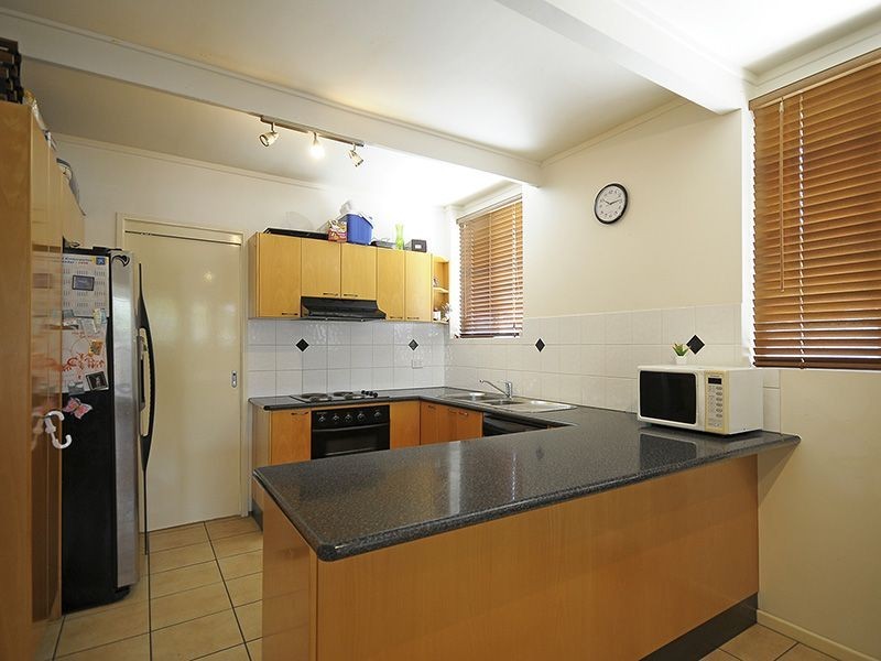 76 Savoy Drive, Broadbeach Waters QLD 4218