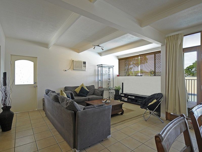 76 Savoy Drive, Broadbeach Waters QLD 4218