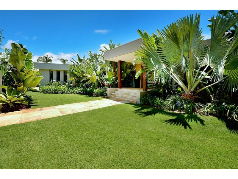 21 Sophie Avenue, Broadbeach Waters QLD 4218