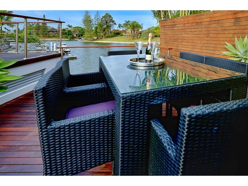 21 Sophie Avenue, Broadbeach Waters QLD 4218