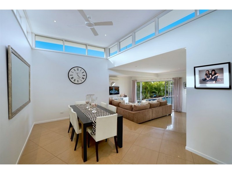 21 Sophie Avenue, Broadbeach Waters QLD 4218