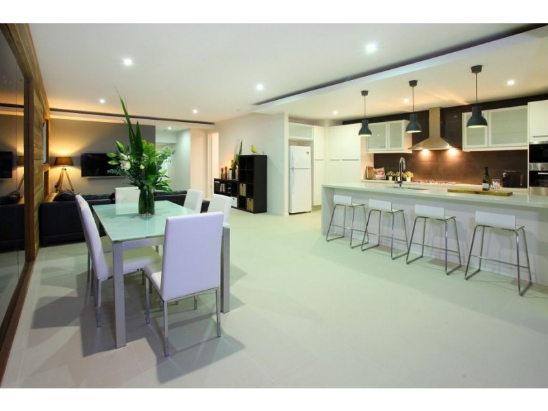 8 Kerr Avenue, Southport QLD 4215