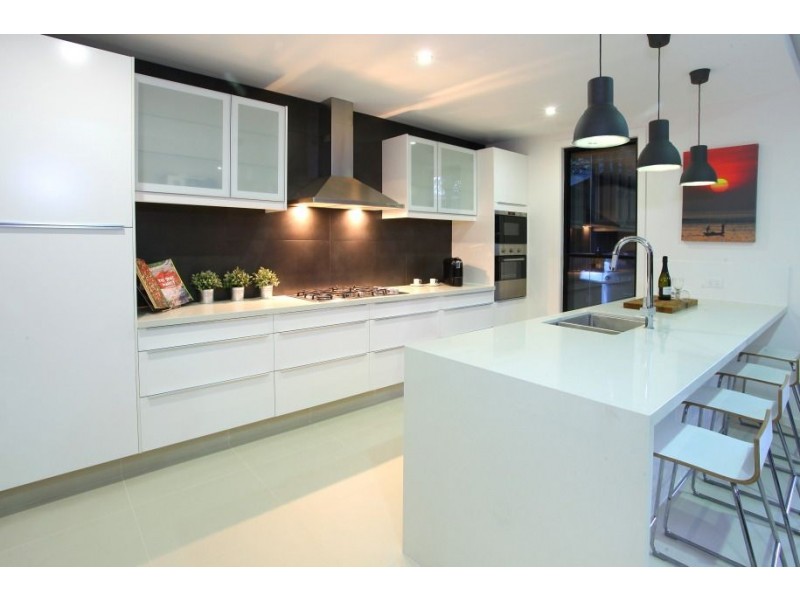 8 Kerr Avenue, Southport QLD 4215