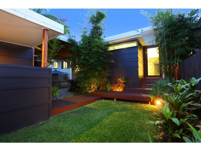 8 Kerr Avenue, Southport QLD 4215