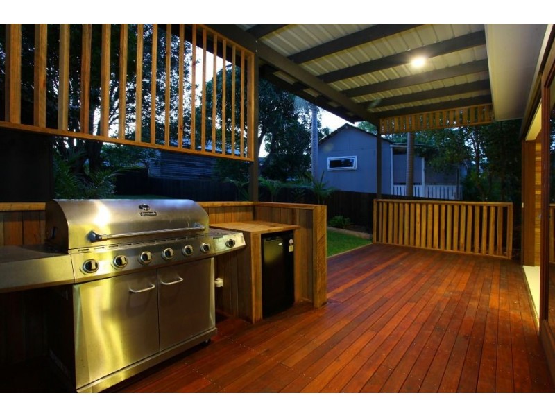 8 Kerr Avenue, Southport QLD 4215