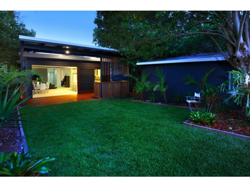 8 Kerr Avenue, Southport QLD 4215