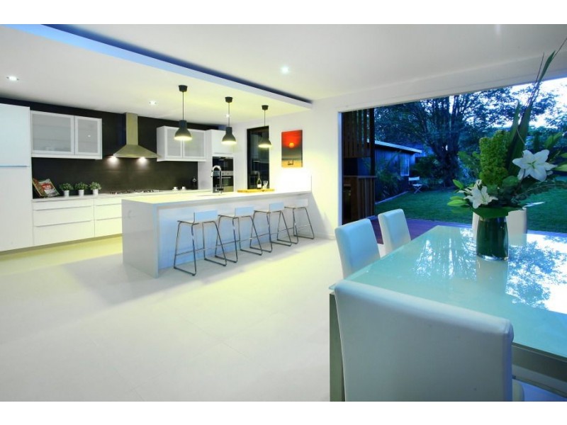 8 Kerr Avenue, Southport QLD 4215