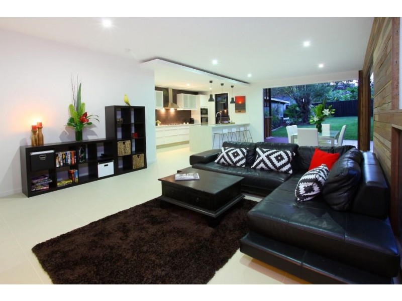 8 Kerr Avenue, Southport QLD 4215