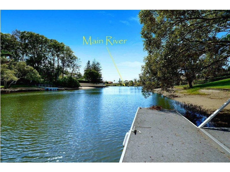 16 Carrara Road, Carrara QLD 4211