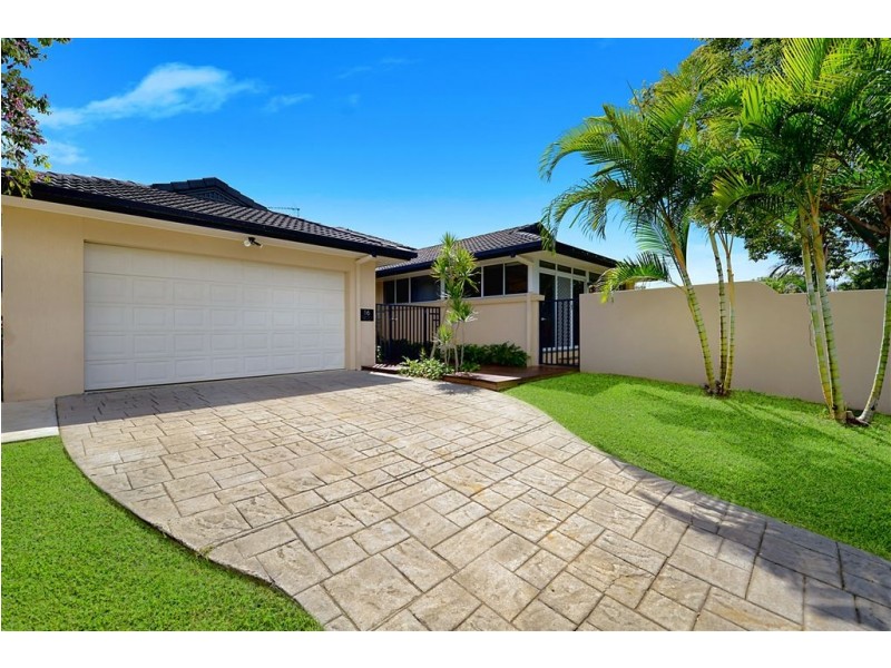 16 Carrara Road, Carrara QLD 4211