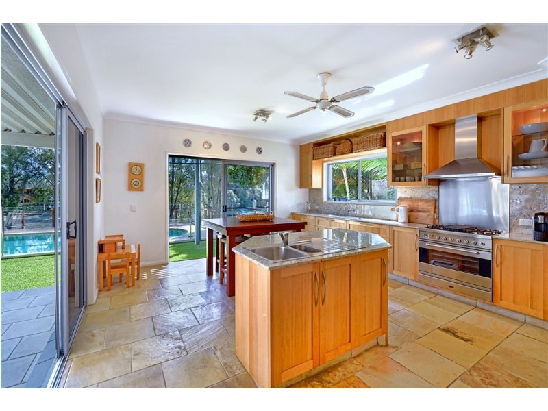 16 Carrara Road, Carrara QLD 4211