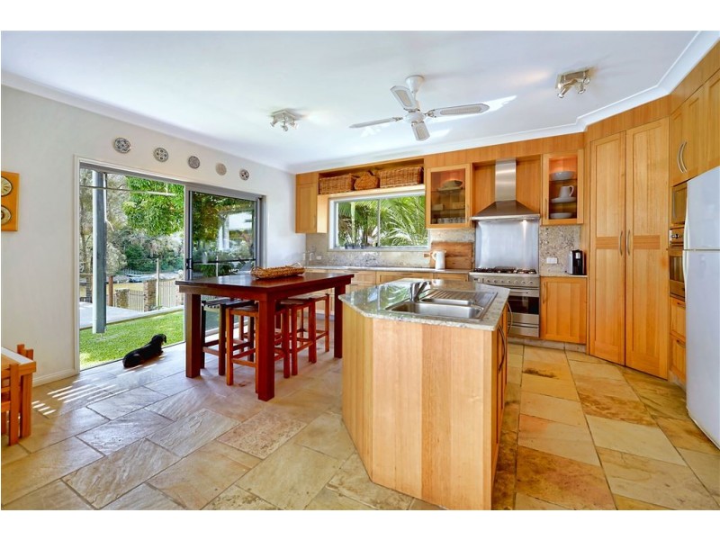 16 Carrara Road, Carrara QLD 4211