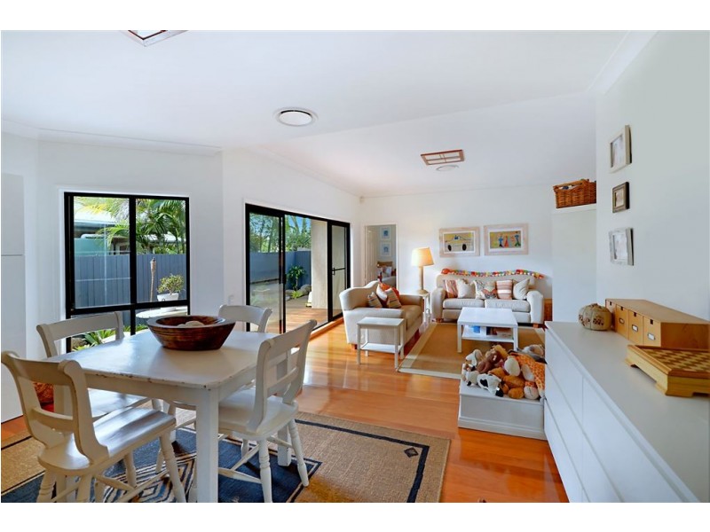 16 Carrara Road, Carrara QLD 4211