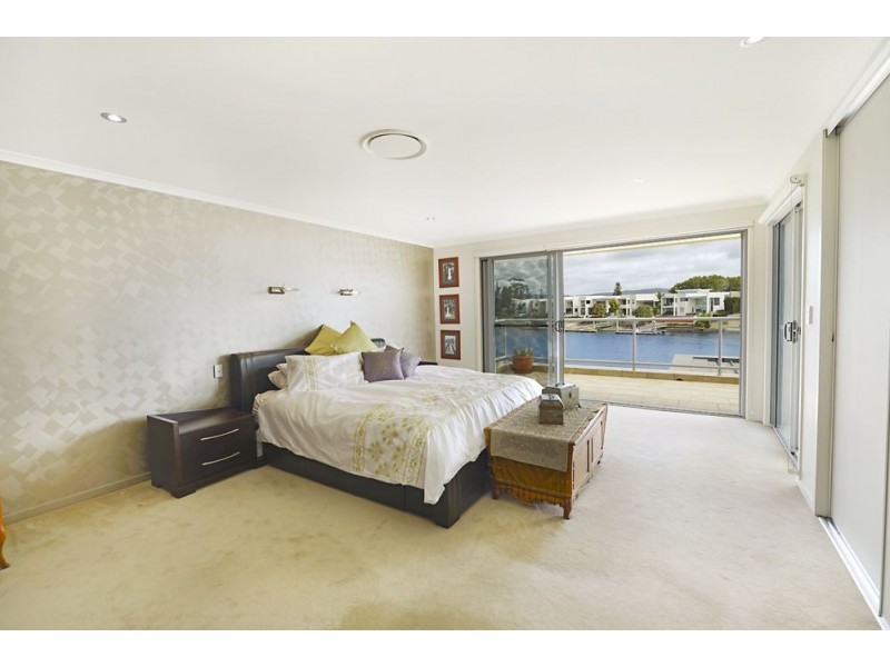 50 Sophie Avenue, Broadbeach Waters QLD 4218