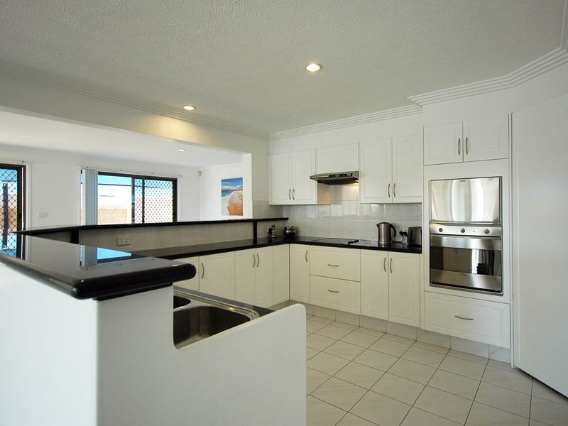 7 Karabella Court, Mermaid Waters QLD 4218