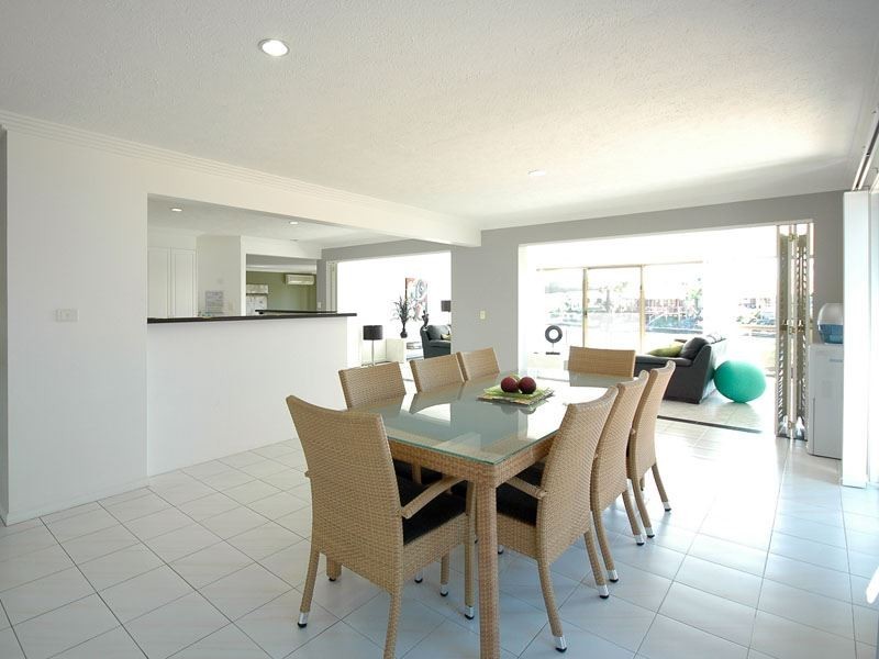 7 Karabella Court, Mermaid Waters QLD 4218