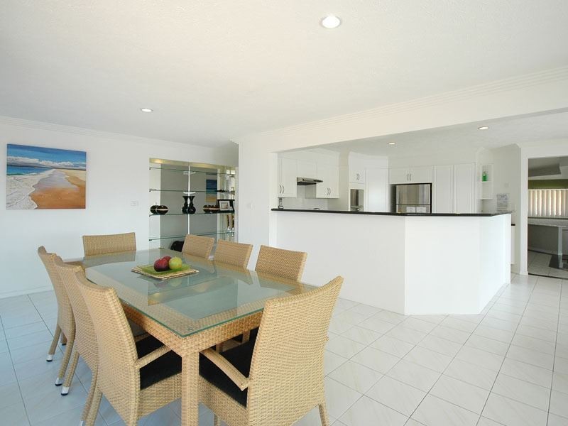 7 Karabella Court, Mermaid Waters QLD 4218