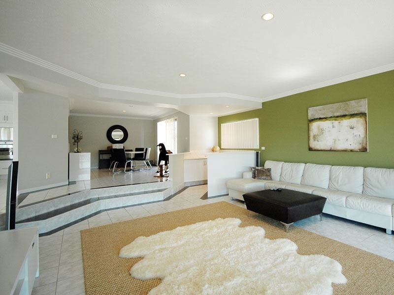 7 Karabella Court, Mermaid Waters QLD 4218